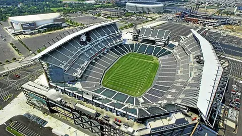 《狂欢倒计时！2天抢星穹雷诺，QQ飞车周年盛典大放送，钻石A车套装，一网打尽！》